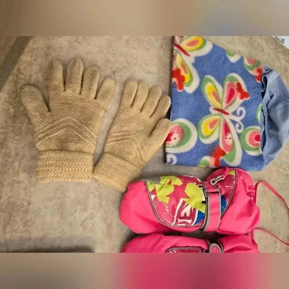 Girls winter set bundle mittens scarf - Picture 5 of 5